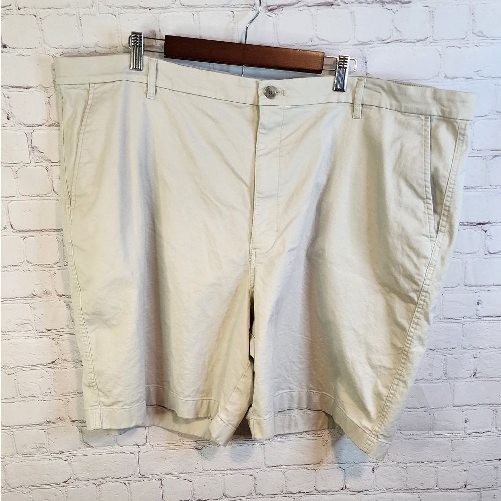 Men's Chaps "stretch" flat front shorts, size 48